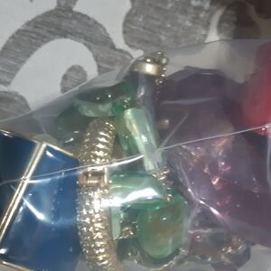 Women's 11 Piece Lot Of Great Condition Jewelry. Necklace With Bracelet Sets.